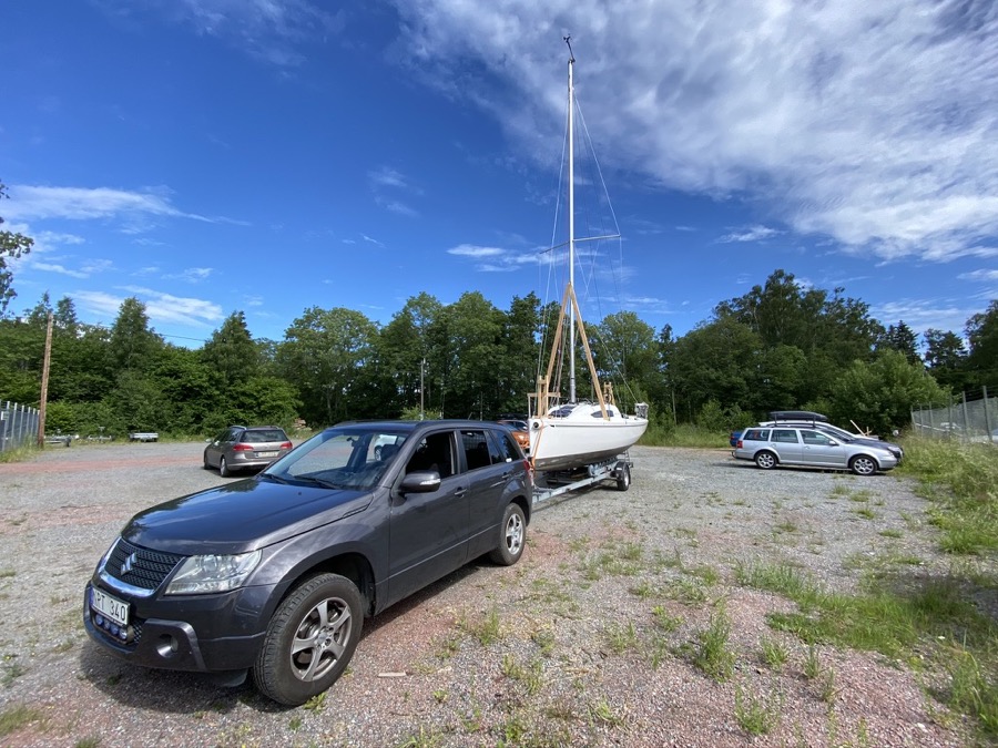 Ready to take down the mast with the new shorter wooden mast 